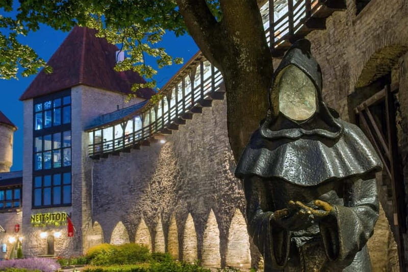 Tallinn: Guided Old Town Historical Walking Tour - Meeting Point and Tour Structure