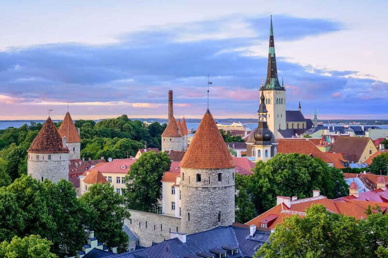 Tallinn: Private City Highlights Walking Tour - Key Points