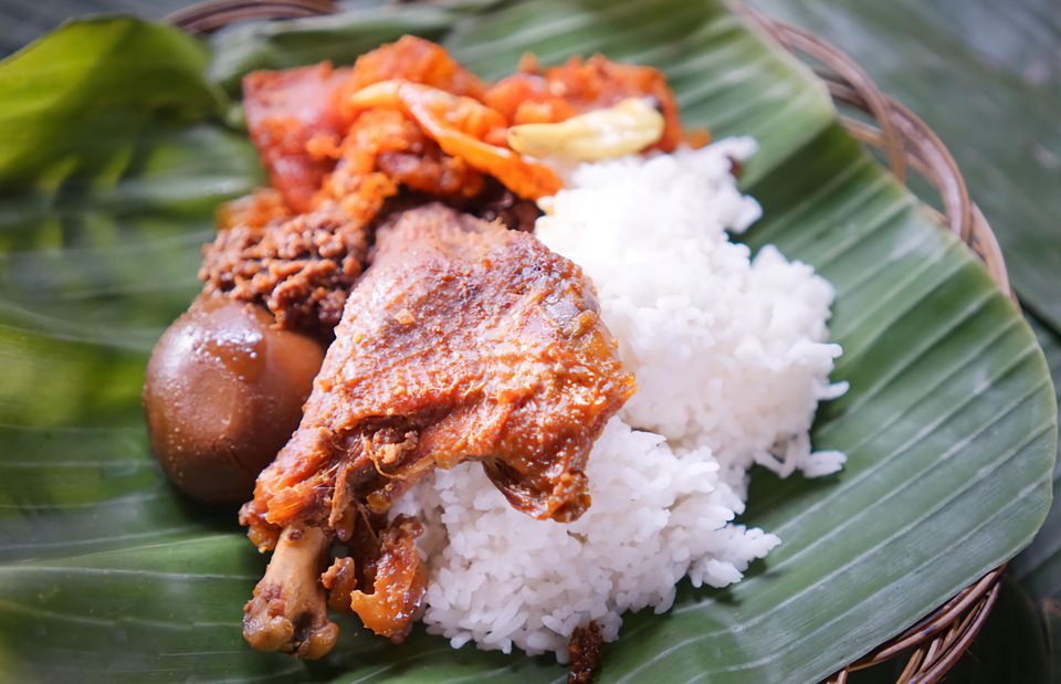 Taman Sari Water Castle, Sultan's Palace, and Local Food Tasting - Highlights of the Tour