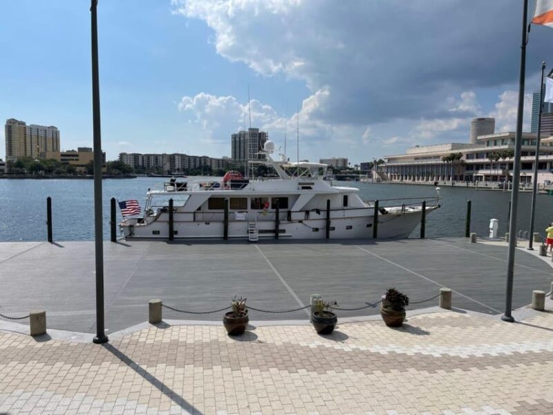 Tampa Bay: Luxury Yacht Charter Experience - Yacht Features