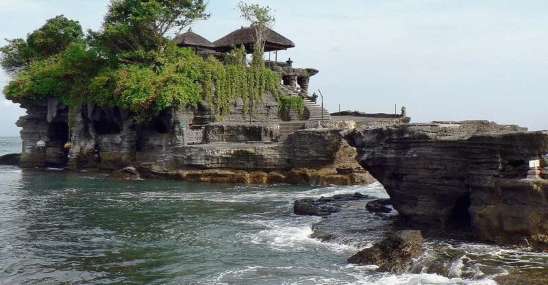 Tanah Lot Temple With Ubud Tour and Watching the Kecak Dance - Tanah Lot Temple