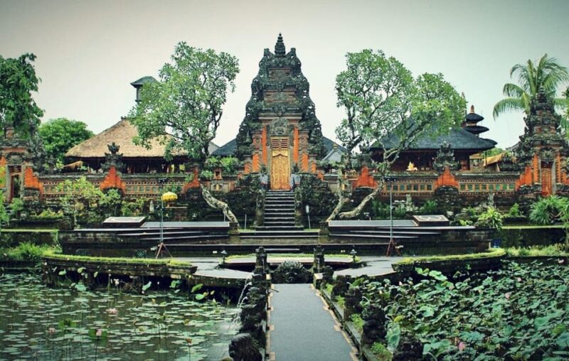 Tanah Lot Temple With Ubud Tour and Watching the Kecak Dance - Ubud Palace