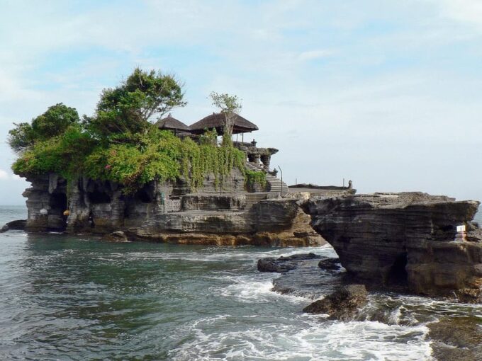 Tanah Lot Temple With Ubud Tour and Watching the Kecak Dance - Transportation and Meals