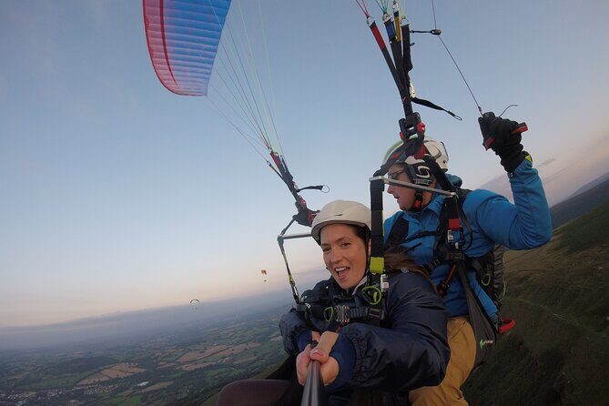 Tandem Paragliding Experience in the Brecon Beacons - An In-Depth Look at the Paragliding Adventure