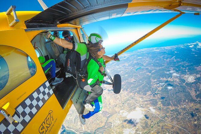 Tandem Skydiving Algarve 10.000ft — 3500m - Experience the Thrill