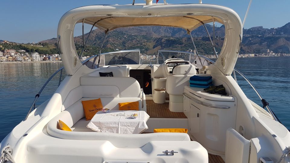 Taormina: Boat Tour Bay Taormina All Inclusive - Languages Available