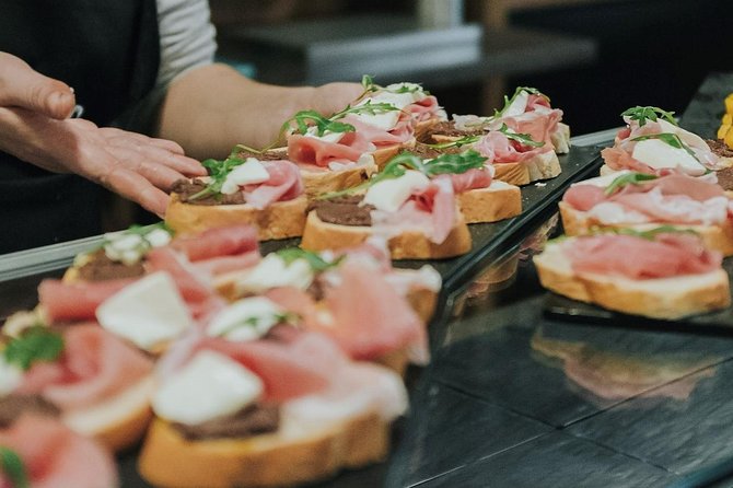 Tapas & Wines Through Secret Venice - Inclusions and Meeting/Pickup Details