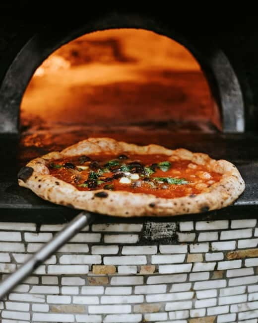 Taste Naples in ten tastings. - Key Points