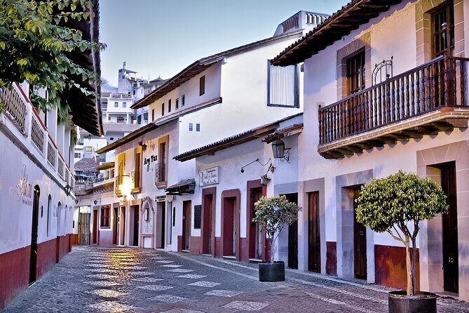 Taxco & Xochicalco Tour from Mexico City - An Introduction to the Tour Experience