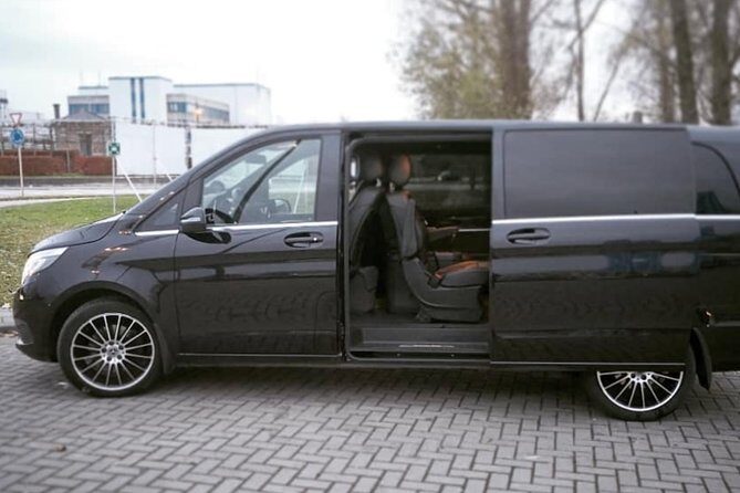 Taxi Charleroi Disneyland Paris (1 to 8 SEATS) - An In-Depth Look at the Transfer Experience