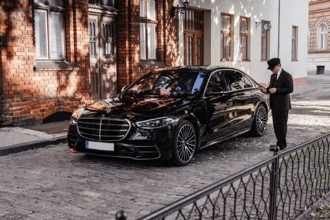 Taxi Heathrow Airport To or From London (standard car) - Who Should Consider This Transfer Service?