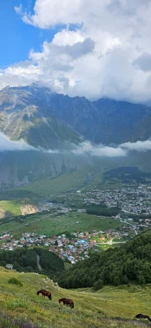 Tbilisi: Kazbegi Group Tour with Khinkali Cooking Class - Key Points
