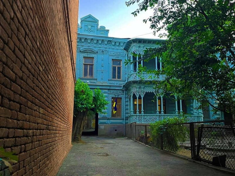 Tbilisi: Legends and Tales Walking Tour with Coffee & Sweets - Who Should Consider This Tour?