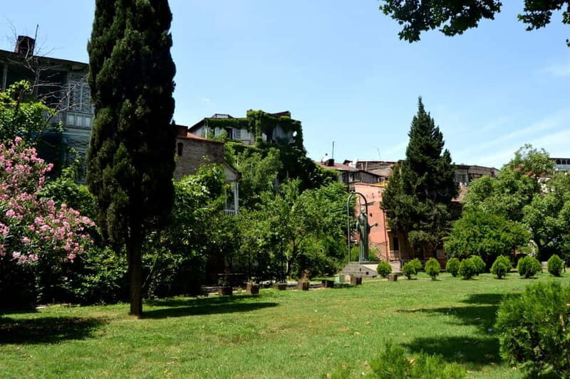 Tbilisi: Mystical Sololaki District and Vera Cemetery Tour - What Makes It Special  