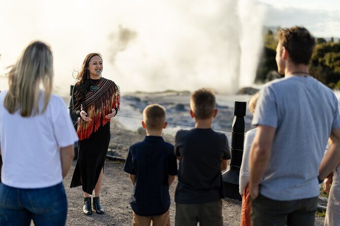 Te Puia and Polynesian Spa Day Tour from Auckland - A Genuine Look at the Rotorua Day Trip Experience