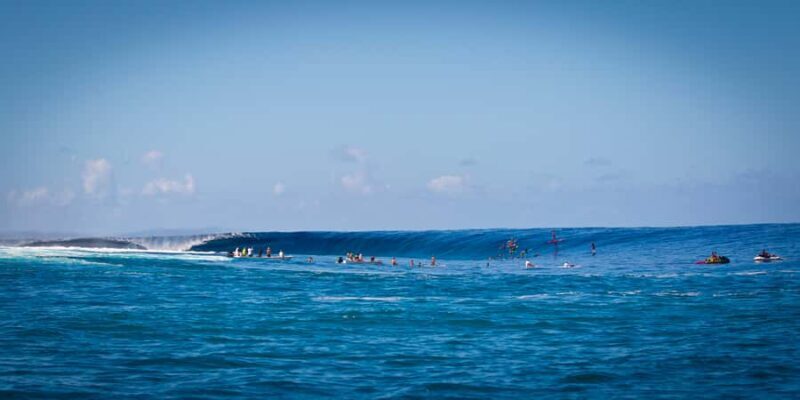 Teahupoo : First row Tahiti Pro taxi boat Tour - Witnessing the Tahiti Pro: A Front-Row Experience