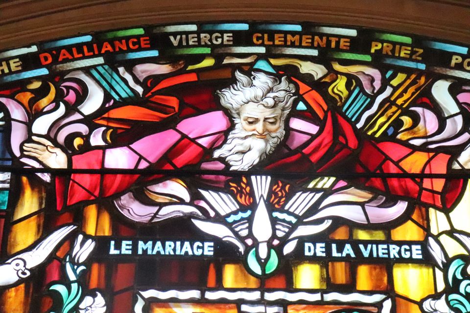 Team-Building on Ipad for Your Business Meeting - Reservation and Parking Details