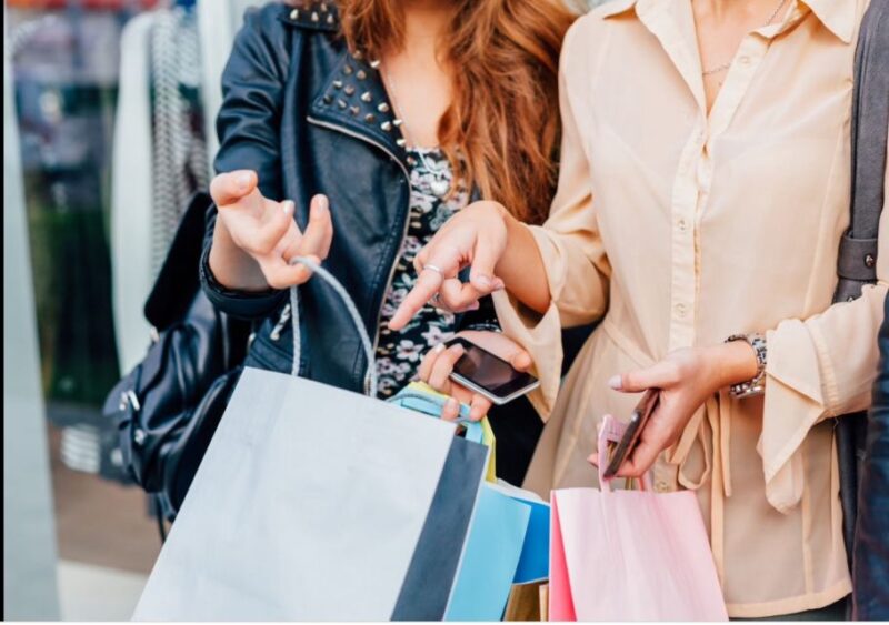 Teen Shopping Tour of Paris, 2.30 Hour Walking Tour - Meeting Point and Dress Code