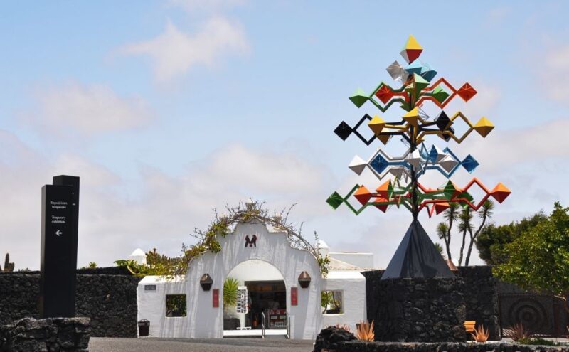 Teguise: Market and César Manrique Foundation Tour - Itinerary Details