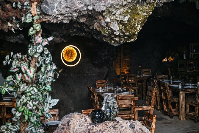 Teotihuacan guided tour, cave breakfast with CDMX transportation - Key Points