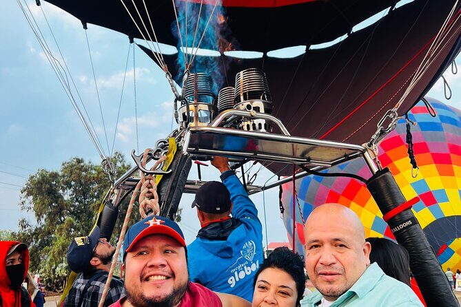 Teotihuacán in a hot air balloon with Transportation from CDMX - Transportation and Group Size