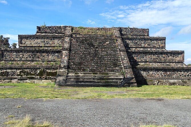 Teotihuacan Pyramids and La Gruta Restaurant - Practical Details and Tips