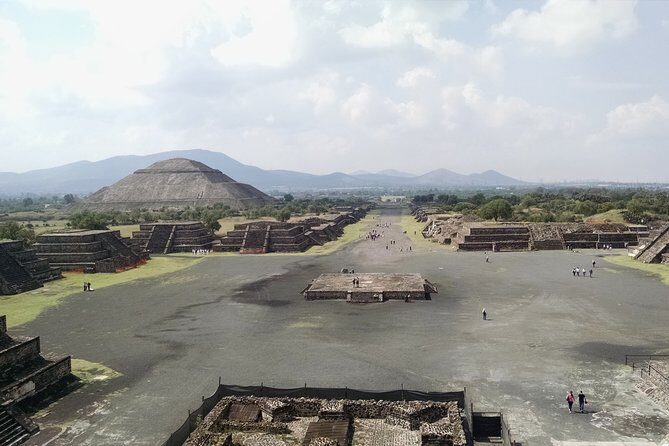Teotihuacan pyramids from San Miguel de Allende - Discovering Teotihuacán Pyramids from San Miguel de Allende: A Balanced Review