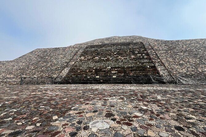 Teotihuacan Pyramids without Shops and Stops - Seamless Transportation and Early Start