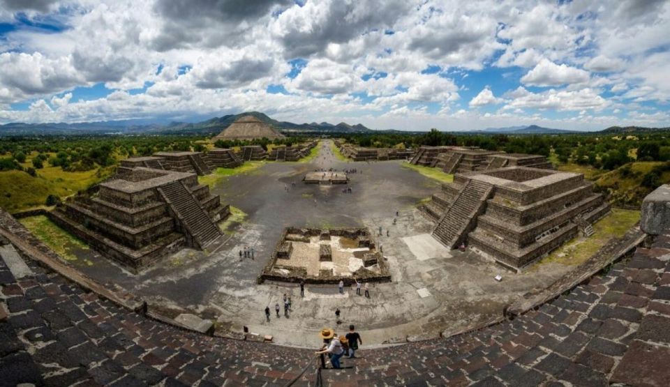Teotihuacan Tour: Stunning Pyramids Around Mexico City - Exploring Teotihuacan Pyramids