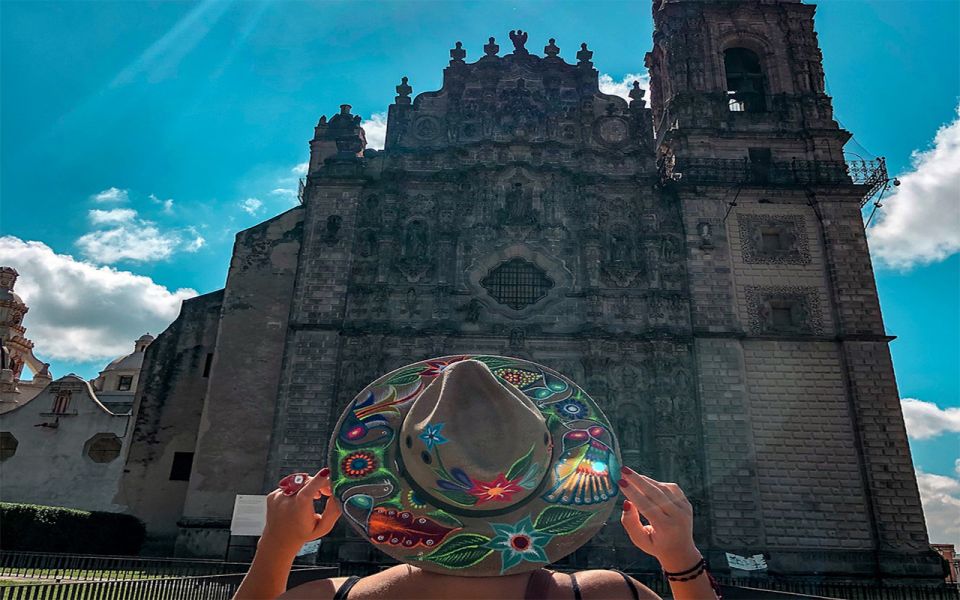 Tepotzotlan: Magical Guided Christmas Markets Walking Tour - Exploring the Zocalo Market