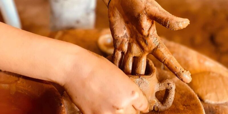 Terre DAtlas Pottery and Nature Stage - Discovering Local Traditions