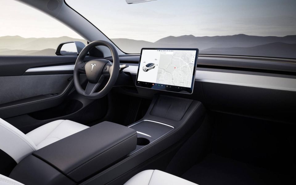 Tesla Premium Private Tours - Porto to Douro Valley - Regional Lunch