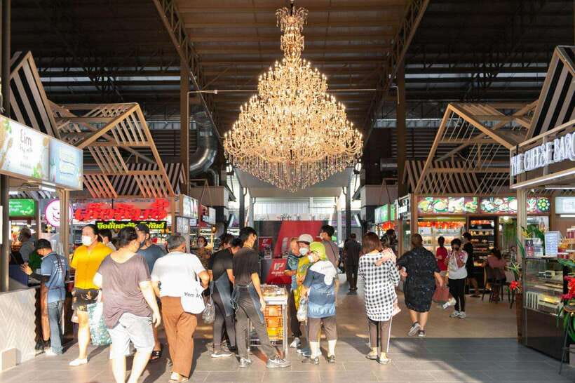 Thailands Iconic Markets VIP Private Group Tour - Transportation and Amenities
