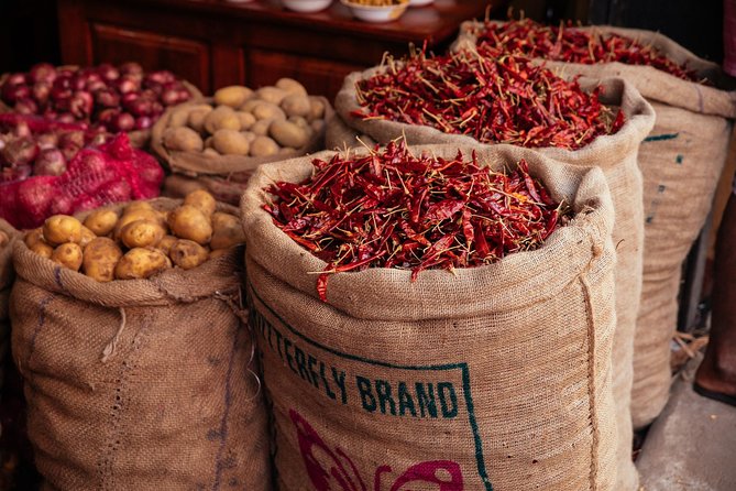 The 10 Tastings of Colombo With Locals: Private Street Food Tour - Taking in Colombos Vibrant Culture
