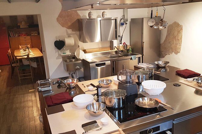 The Art of Making Pizza-Cooking Class in Unique Location with Italian Pizzachef - Practical Details: Size, Price, and Accessibility