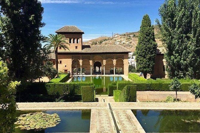 The Best of Alhambra & Granada: Private Tour with Nasrid Palaces - Who Should Consider This Tour?