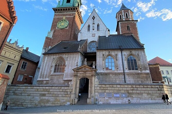 The Best of Krakow: Private Tour of the Old Town and Wawel Castle - Exploring Wawel Royal Castle