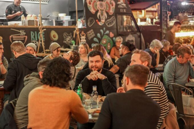 The Biggest Pub Quiz in Valencia - Accessibility and Amenities