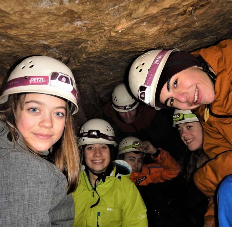 The Blue Mountains: Winter Caving and Snowshoe Tour - What Makes the Snowshoeing Special