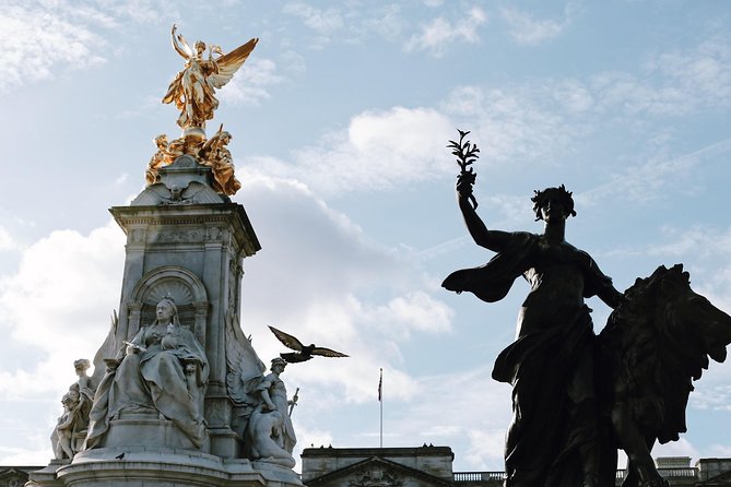 The Changing of the Guard Guided Walking Tour - Semi-Private 8ppl Max - Guided Walking Experience