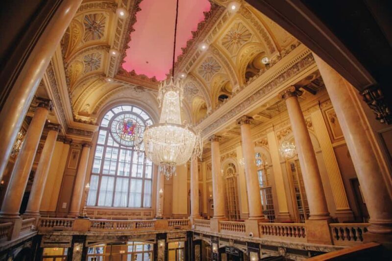 The Chicago Theatre Tour Experience - A Practical Look at the Chicago Theatre Tour Experience