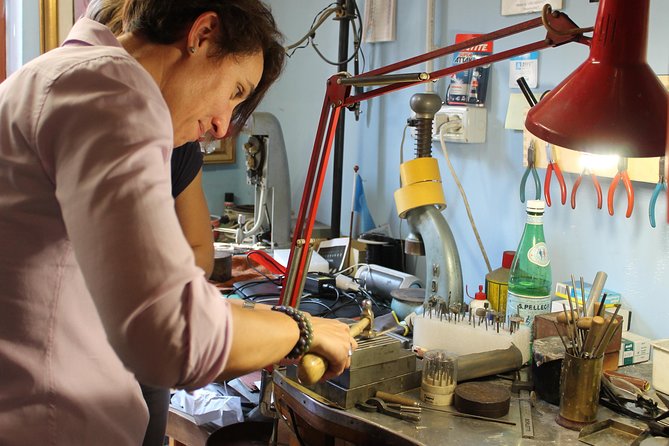 The Fascinating Birth of a Jewel in a Historic Laboratory in Milan - Key Points