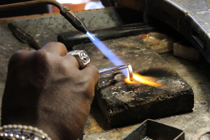 The Fascinating Birth of a Jewel in a Historic Laboratory in Milan - Inclusions and Amenities