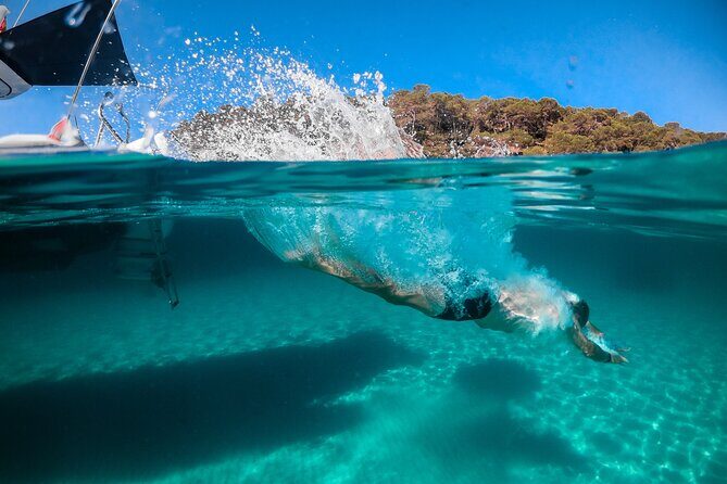 The Fastest Private Motor Yacht in Santorini - All Inclusive Tour - Exploring Santorini in Style: The Basics