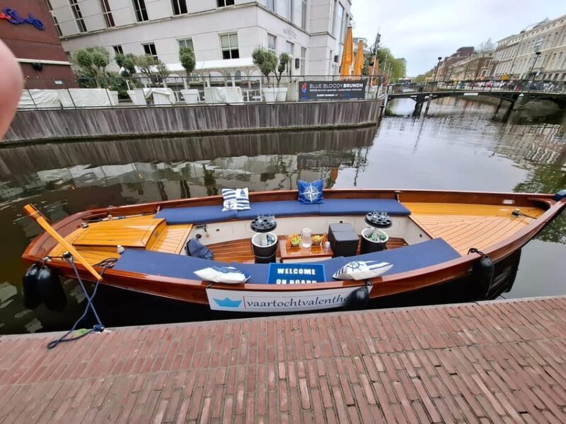 The Hague: Private Boattour up to 10 persons - Exploring the Scenic Waters of The Hague