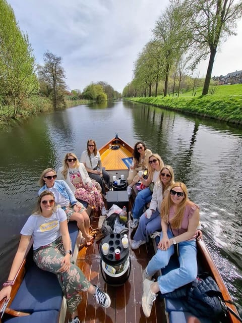 The Hague: Private Boattour up to 10 persons - The Experience of the Boat – Comfort and Considerations