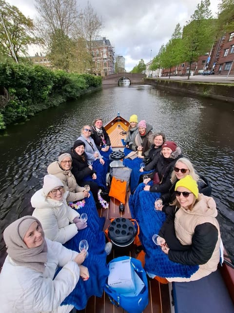 The Hague: Private Boattour up to 10 persons - Bringing Snacks and Drinks – Making it Your Own