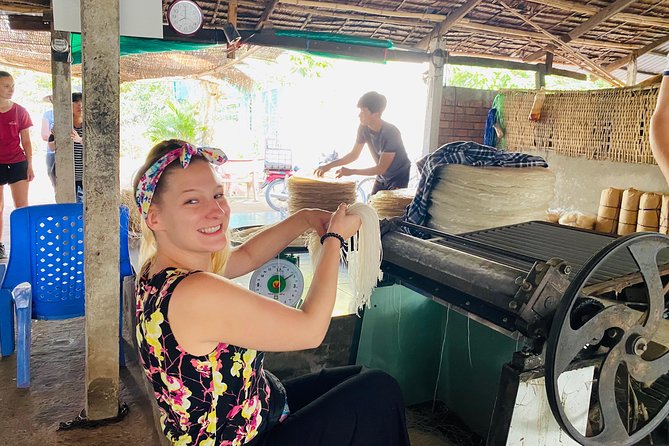 The Hidden Fabulous Floating Market and Small Canal (Non-Tourist Small Canal) - Experience Local Life