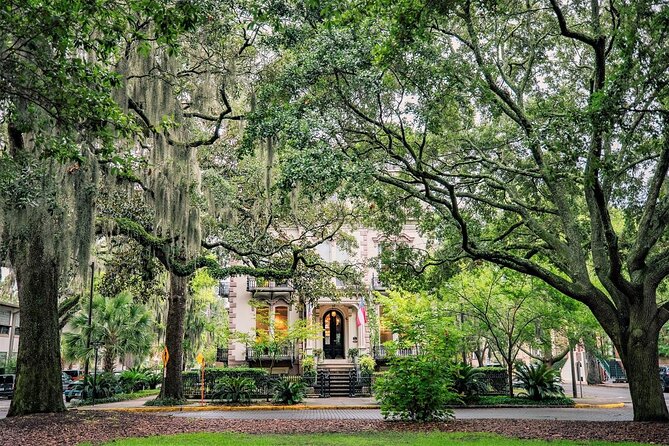 The History Buff: Private Savannah Walking Tour - Ghosts and Legends of Savannah