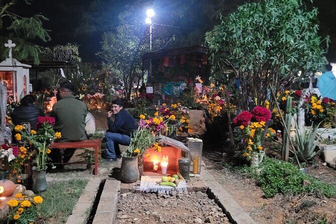 The Last Farewell Night in the Pantheons of Tlalixtac and San Felipe - Exploring Oaxaca’s Night of Remembrance: A Detailed Review